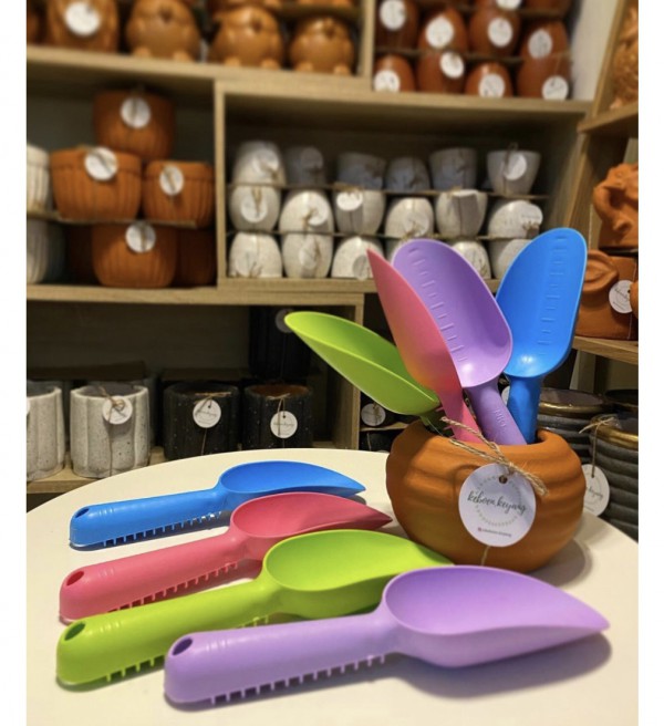 Sekop plastik